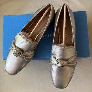 New in the box Jack Rogers Holly Suede Loafers in Platinum, Size 8.5